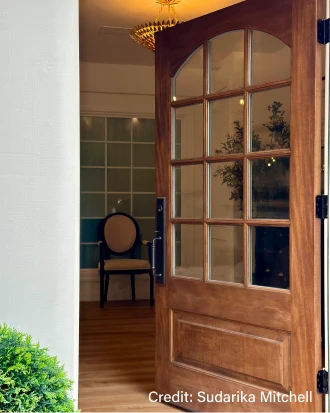 37512, shown in Okoume Mahogany with arched top rail and UltraBlock® technology